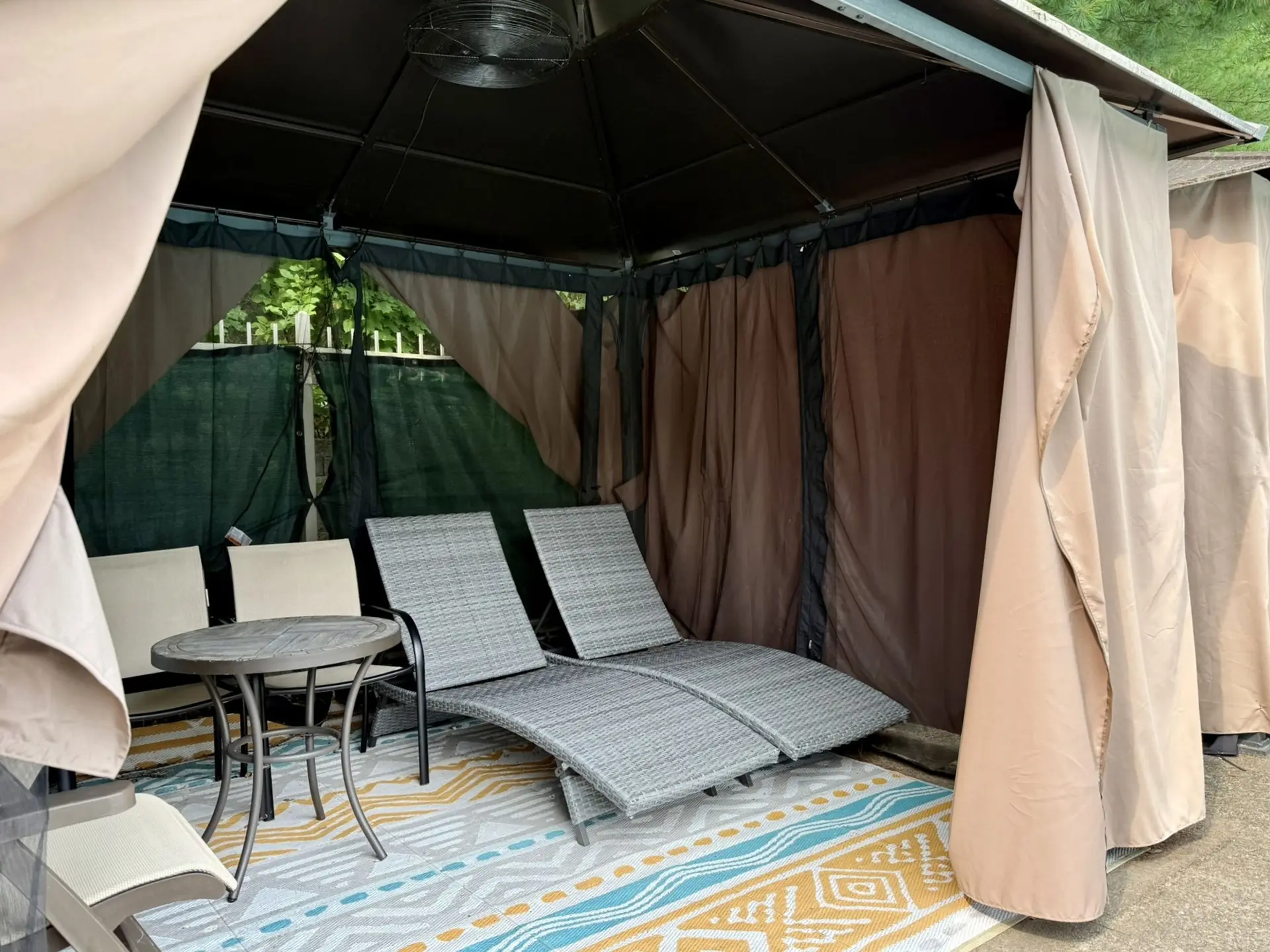 Platinum Cabanas background image